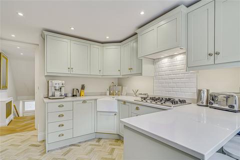 9 Almeric Road, London, SW11 1HL