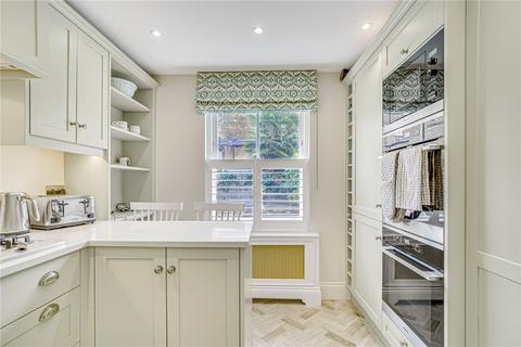 9 Almeric Road, London, SW11 1HL