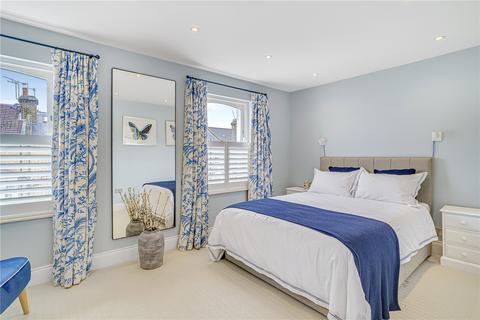 9 Almeric Road, London, SW11 1HL