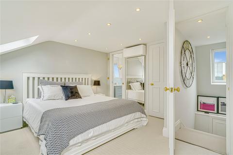 9 Almeric Road, London, SW11 1HL