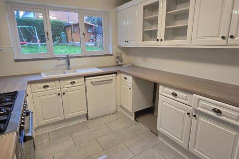 5 bedroom detached house to rent, Tamar Road, Oadby, Leicester