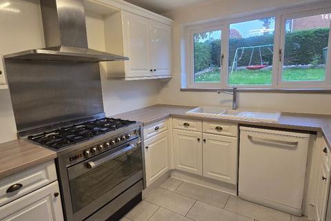 5 bedroom detached house to rent, Tamar Road, Oadby, Leicester