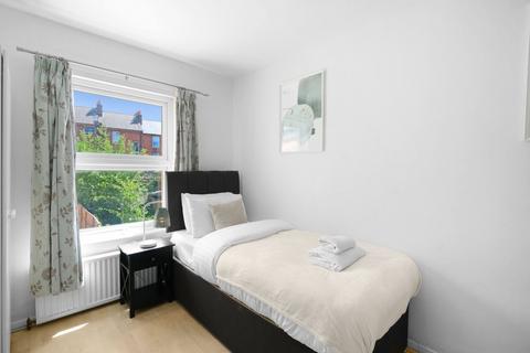 3 bedroom detached house to rent, 360 RG1 Blakes Cottages 13