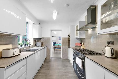 5 bedroom detached house to rent, Lux UK HP11 Marlow Hill 16
