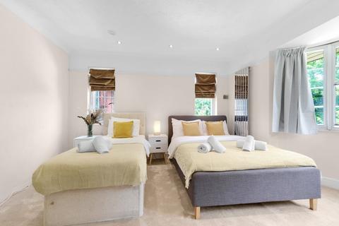 5 bedroom detached house to rent, Lux UK HP11 Marlow Hill 16