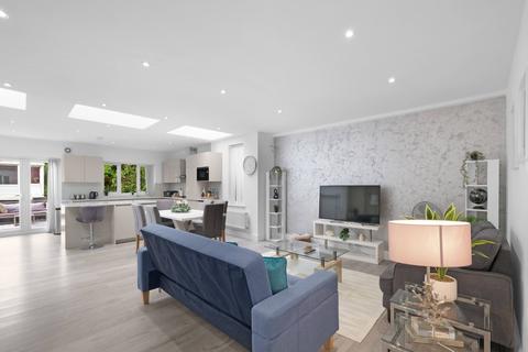undefined, Lux UK HA8 Grove Rd 6-Z