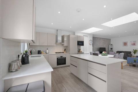 undefined, Lux UK HA8 Grove Rd 6-Z