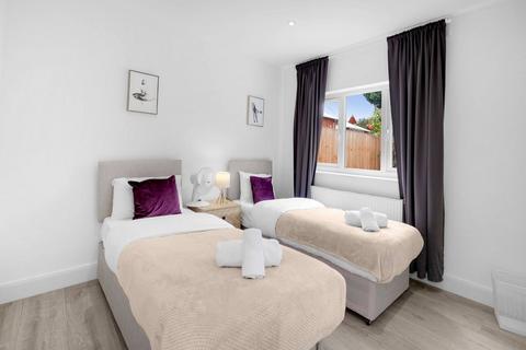 undefined, Lux UK HA8 Grove Rd 6-Z