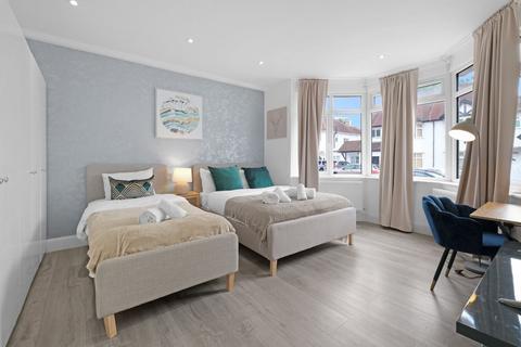 undefined, Lux UK HA8 Grove Rd 6-Z