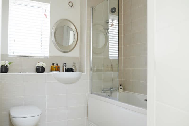 Longstone manor newton-3-bed-new-home bathroom