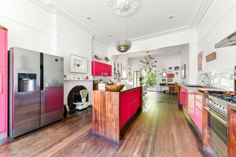 6 bedroom house to rent, Avenue Crescent, London W3