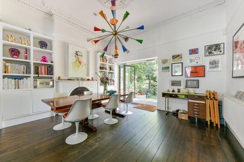 6 bedroom house to rent, Avenue Crescent, London W3