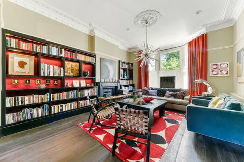 6 bedroom house to rent, Avenue Crescent, London W3