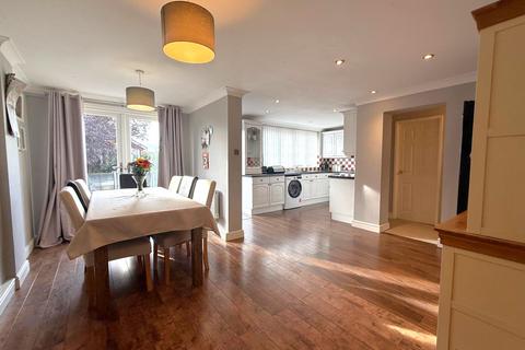 4 bedroom link detached house for sale, Ruskin Avenue, Kidderminster, DY10
