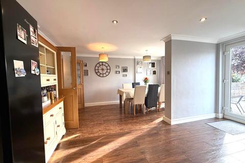 4 bedroom link detached house for sale, Ruskin Avenue, Kidderminster, DY10