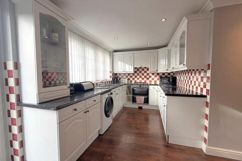 4 bedroom link detached house for sale, Ruskin Avenue, Kidderminster, DY10