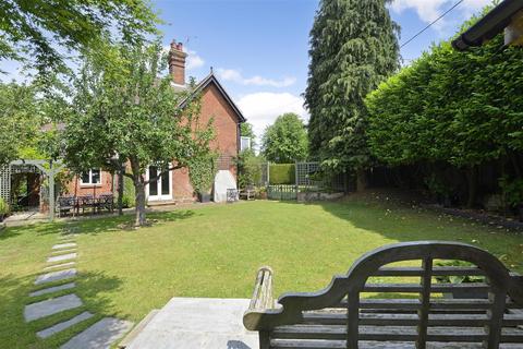 4 bedroom detached house for sale, Milford - * No Onward Chain*