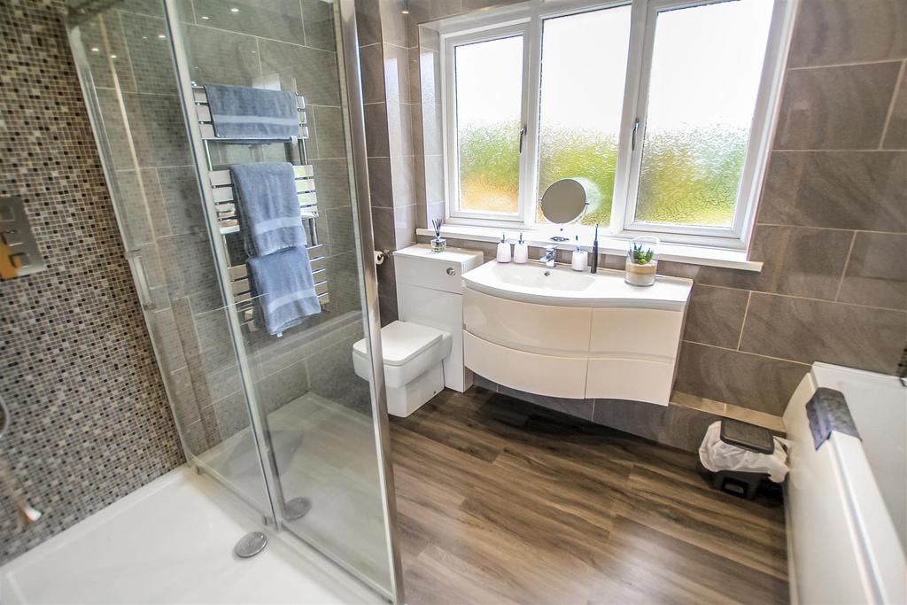 Bathroom (1).jpg