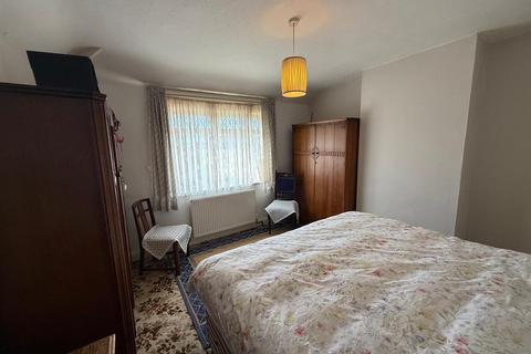 2 bedroom semi-detached house for sale, Lyndhurst Drive, Amblecote, DY8 5YQ
