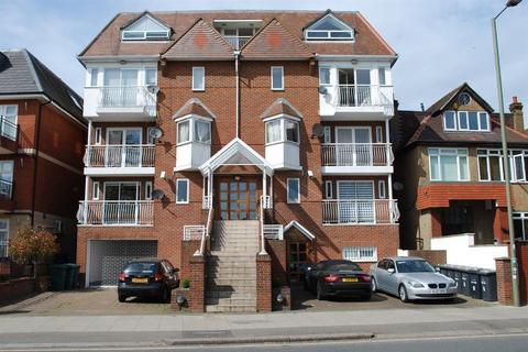 3 bedroom flat to rent, Flat , Highview House, Queens Road, London