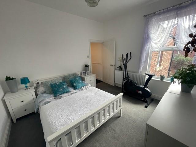 Middle bedroom