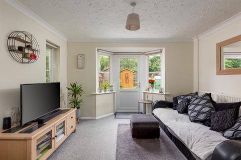 1 bedroom end of terrace house for sale, Alberta Drive, Smallfield, Horley, Surrey, RH6