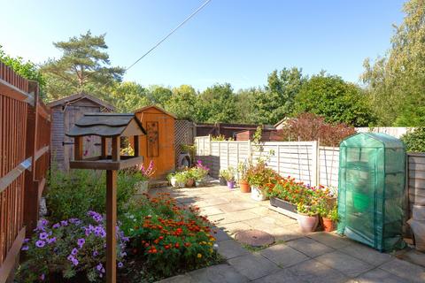 1 bedroom end of terrace house for sale, Alberta Drive, Smallfield, Horley, Surrey, RH6