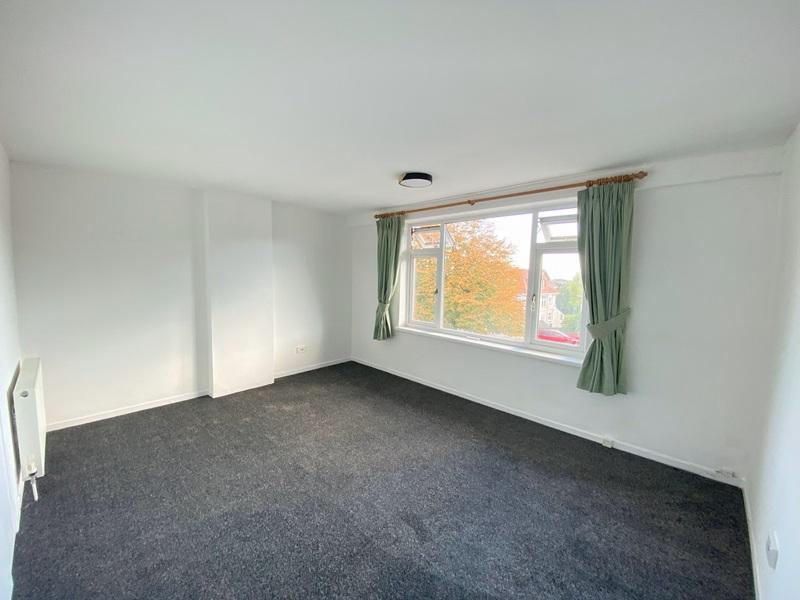 Apartment in Tycoch Road - View 4