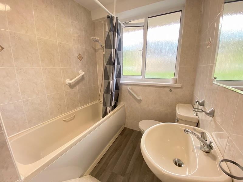 Apartment in Tycoch Road - More
