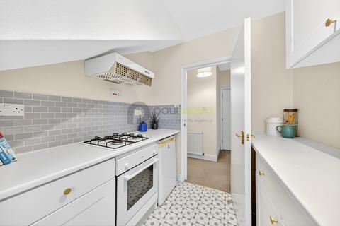 Flat 5, 1 Birdhurst Rise, South Croydon, CR2 7EG