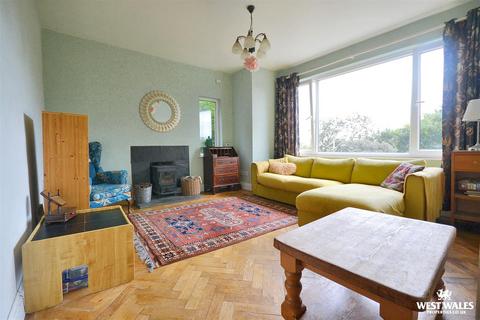 undefined, Precelly Crescent, Stop And Call, Goodwick