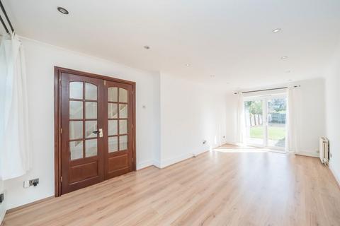 undefined, Chertsey Road, Twickenham TW2