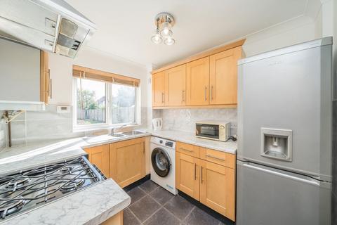 undefined, Chertsey Road, Twickenham TW2