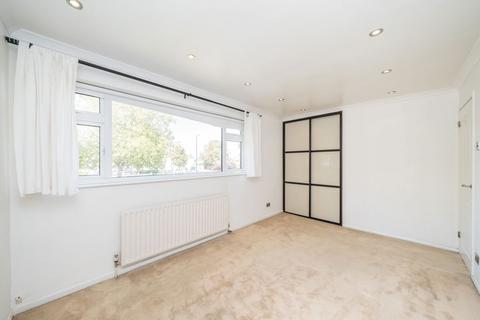 undefined, Chertsey Road, Twickenham TW2