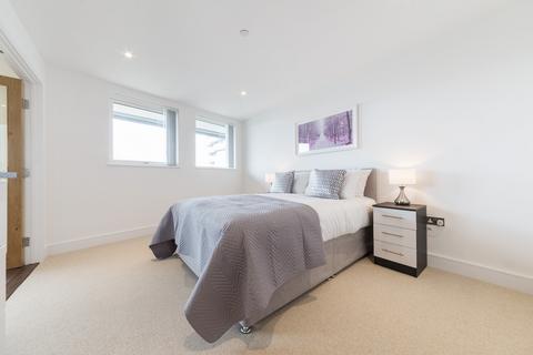 1 bedroom apartment to rent, Western Gateway, London E16