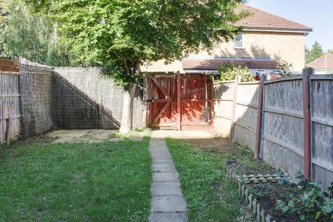 3 bedroom terraced house to rent, Meadowsweet, St. Neots PE19
