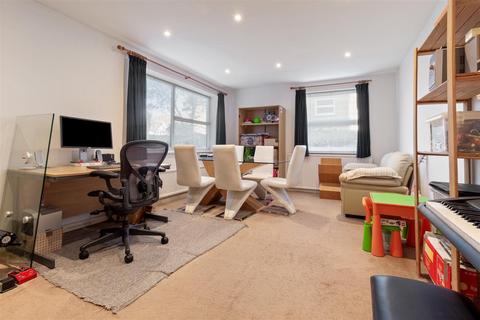 2 bedroom flat for sale, Downview Road, Worthing