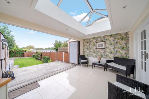 3 bedroom semi-detached house for sale, Grosvenor Drive, Hornchurch