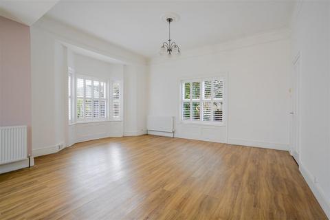 4 bedroom end of terrace house to rent, Hunters Mews, Windsor