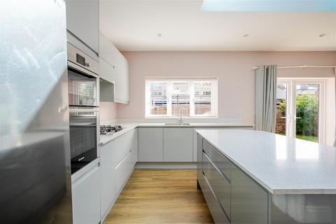 4 bedroom end of terrace house to rent, Hunters Mews, Windsor