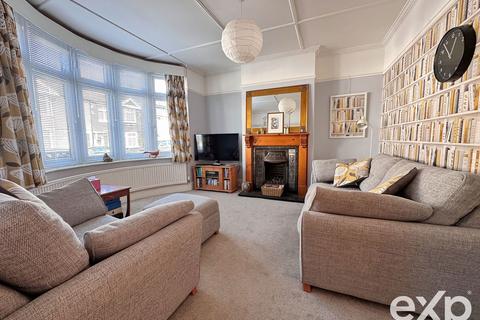 25 Ferndale Road, Gravesend, DA12 5AF
