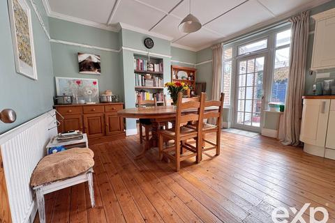 25 Ferndale Road, Gravesend, DA12 5AF