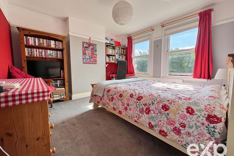 25 Ferndale Road, Gravesend, DA12 5AF