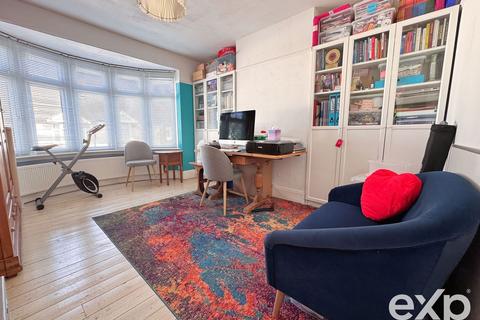 25 Ferndale Road, Gravesend, DA12 5AF