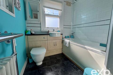 25 Ferndale Road, Gravesend, DA12 5AF