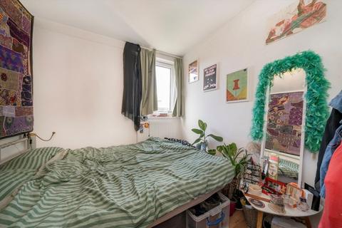 3 bedroom flat to rent, Cable Street, London E1W