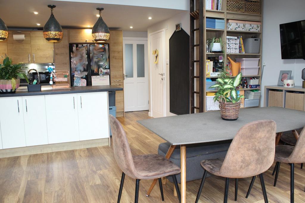 Fitted Kitchen Picture 2