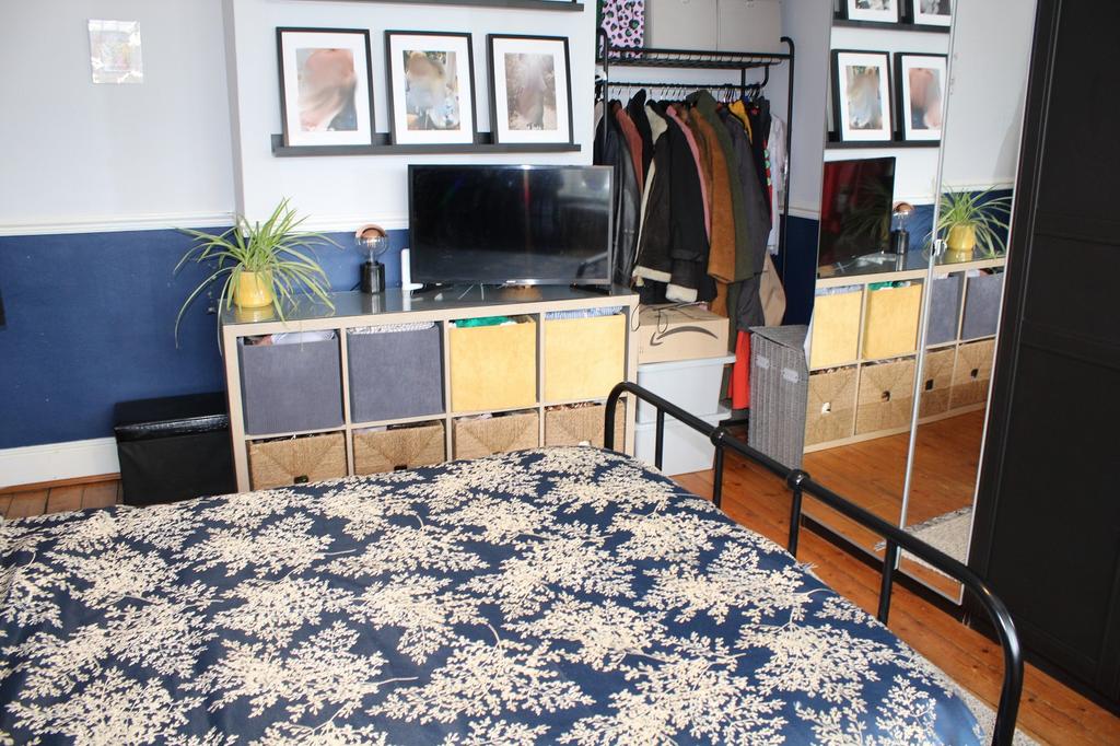 Bedroom 1 Picture 2