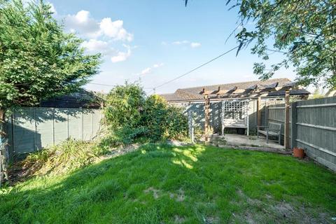 3 bedroom semi-detached bungalow for sale, Bowling Green Close,  Bampton,  OX18