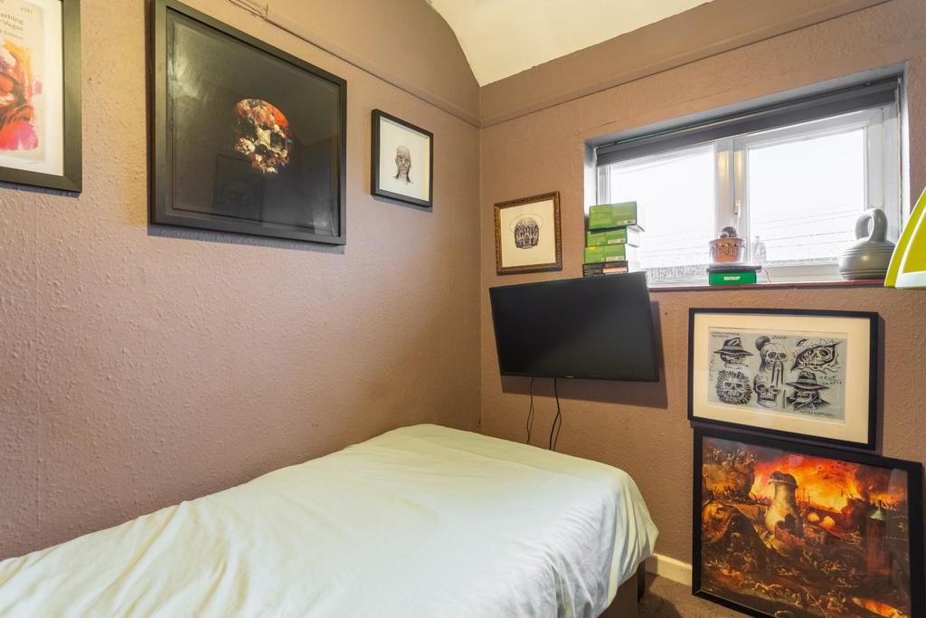 Bedroom (4).jpg